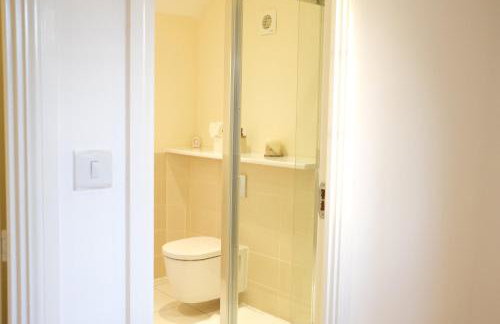 Luxury 6-Bedroom House 5 minutes from Bicester Village Shopping Outlet - Perfect for Business and Family Stays! Private Parking for 4 Cars! - Photo 28