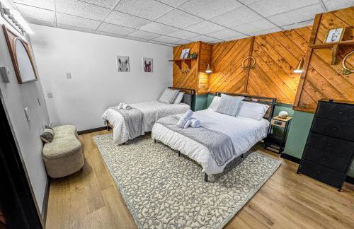 Luxe Farmhouse Chalet Sleeps 12 in Lake Harmony! Lakeview, Hot Tub, Fire pit, Games - Foto 58