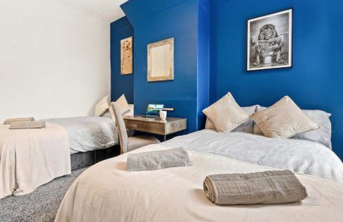 Manchester Contractor House - Fast WiFi - Sleeps 7! - Foto 15