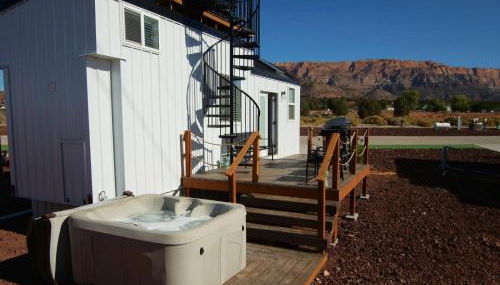 NEW Nook Tiny Home with Deck Firepit Skylights - Foto 4