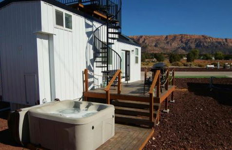 NEW Nook Tiny Home with Deck Firepit Skylights - Foto 4