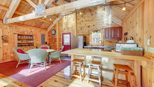 15 Mi to Snowshoe Resort Cabin with Deck and Fire Pit - Foto 5