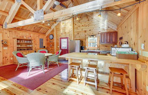 15 Mi to Snowshoe Resort Cabin with Deck and Fire Pit - Foto 5