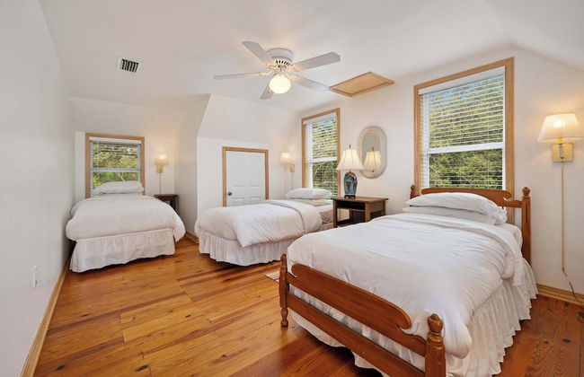 Secluded Waterfront Retreat for 23 Dock, Pets OK - Foto 6