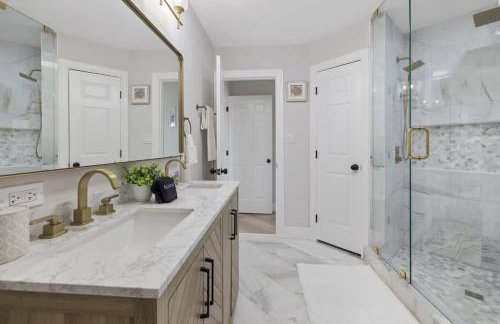 Elegant Updated Oceanfront Home with Pool & Hot Tub - Photo 62