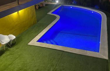 4 Bed Villa - Sleeps 9- Pool - Garden - Parking - Foto 16