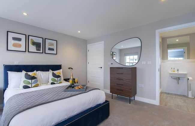 Elliot Oliver - Luxury 3 Bedroom Town Centre Apartment With Parking - Photo 7