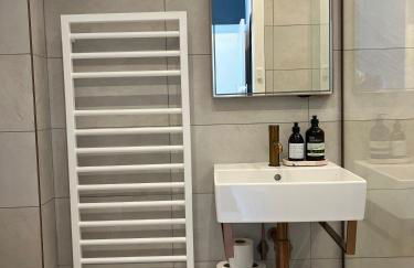 Convenient Clapham Junction Flat - Photo 7