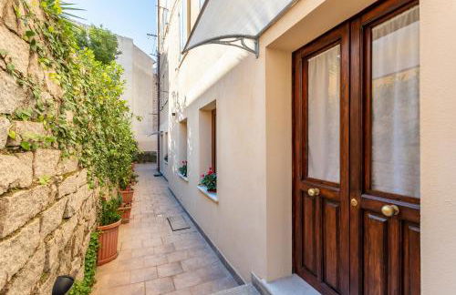 Spacious 3-Bedroom Apartment with Courtyard in Tempio Pausania - Perfect for Families - Foto 38