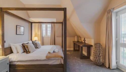 Spacious Luxury Penthouse, 2BR, Private Parking - By Tempstay - Foto 3