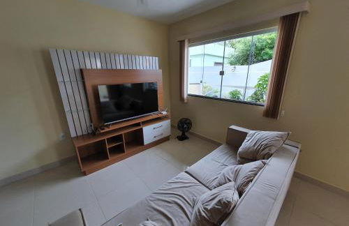 Casa Duplex Iriri - Banheira e Piscina - Foto 8