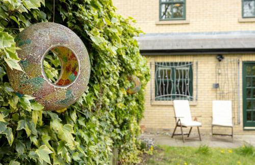 Luxury Spacious 3-Bed City Oasis Just 10 Mins from Centre with Free Parking - Foto 36