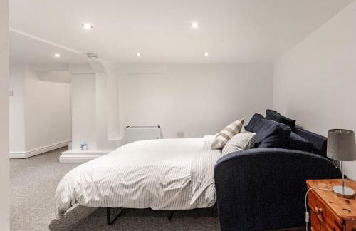 Group Friendly 2 Bed 2 Bath FREE PARKING for 2 Large Vans or up to 4 Cars Zone 2 Sleeps 10 Close to Central London and Zone 2 tube station - Photo 11