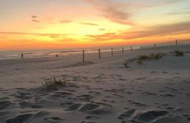 Pet Friendly Tranquil Cottage with Fire-Pit & Hot Tub Minutes to BEACHES - Foto 43