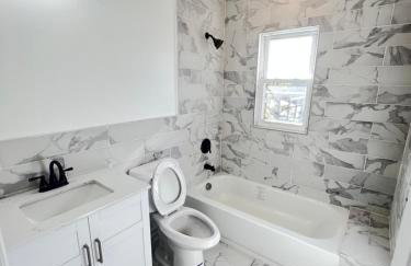 Newly renovated furnished home - Photo 2