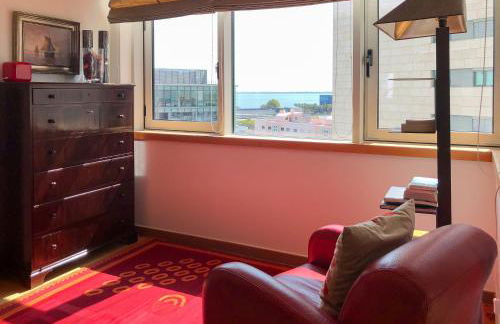 Lisbon Oriente River View w/ Balcony&Garage - Photo 7