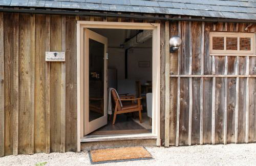 Cosy Cotswolds Cottage Farm Stay - Shepherds Rest - Photo 33