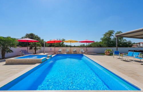 Family home with hydromassage pool & fun activities - Foto 58