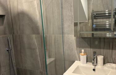 Brand New Big House with garden and free parking - Foto 20