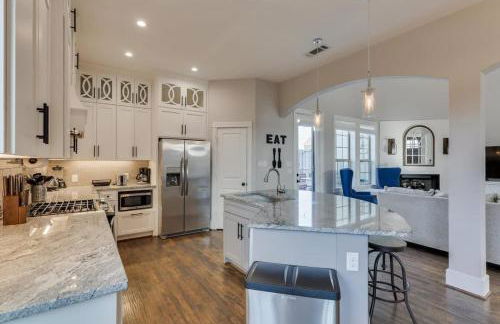 Vibrant Texas Escape - 5BR, Pool & Hot Tub - Foto 18