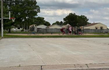 The Spruce House Family 4BR 2 Bath Great Location In Ogallala Close to Lake McConaughy - Foto 21