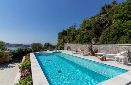 Penthouse Paradiso with Private Pool - Photo 10