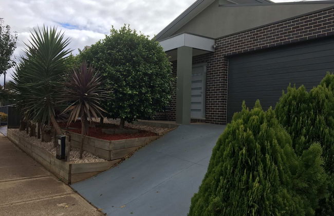 Sleek Stylish Modern Close to Airport - Foto 27