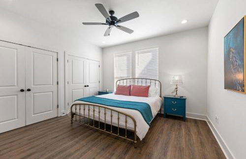 NEW Acadian House KING Bed Cajun Luxury Nespresso - Foto 12