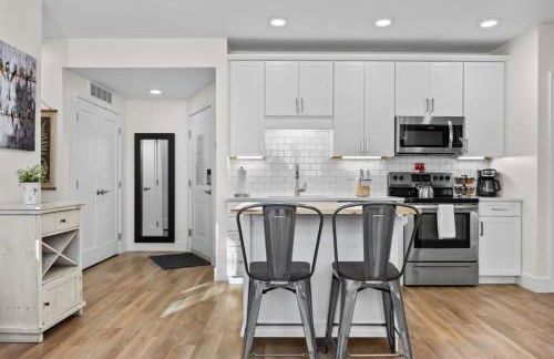 Capri Unit 001 in the Heart of Downtown TC - Foto 22