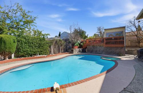 Colorful and Cozy Haven with Heated Pool - Foto 17