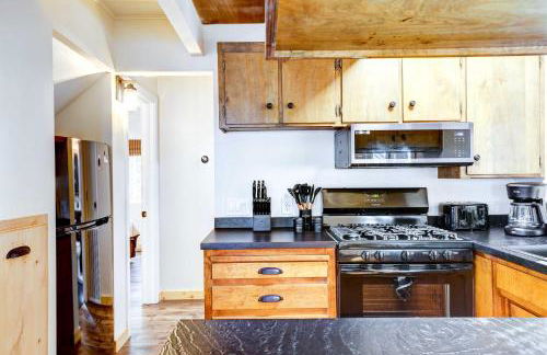 Hike, Fish and Explore California Cabin with Deck! - Foto 11