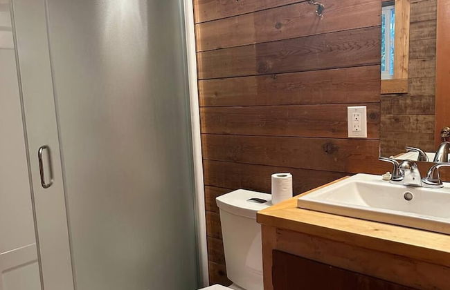 Rustic Beaverfoot Lodge Woodland Cabin - Photo 6