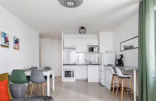 NOUVEAU ! Appartement 2 chambres, parking, proche tramway et métro, terrasse - Foto 3