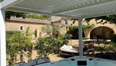 Gite dans un Mas Provençal avec Jacuzzi - Foto 2