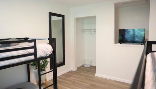 5-BR Serene Retreat Near CLE* Dogs welcome! - Photo 2