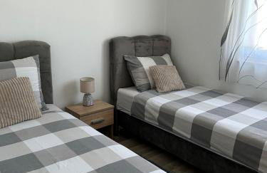 Holiday House M&A&K with swimming pool - Foto 11