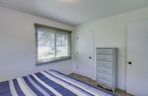 Lakefront Walker Home with Boat Dock and Lift! - Foto 12