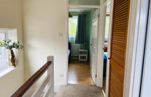 3 Bedroom House Garden Free Parking 15 min to centre 5 min to motorway - Foto 15