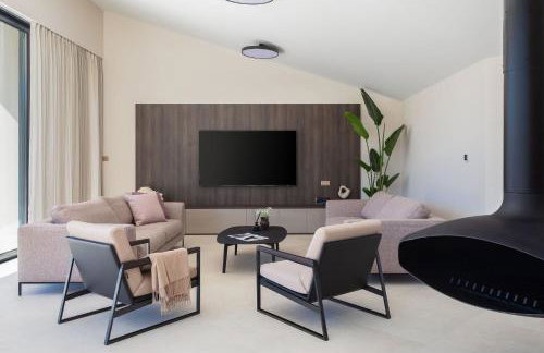 Luxury Villa Dolac near Split, airport, complete privacy, infinity heated pool - Photo 19