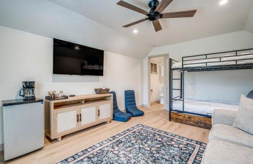 Scenic View! Lake Travis Cabin Near Pools and Marina - Foto 23