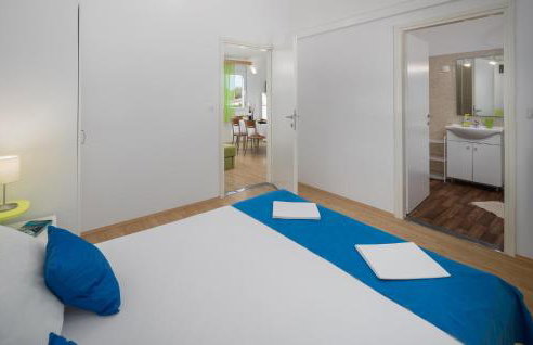 Awesome Home In Tinjan - Foto 12