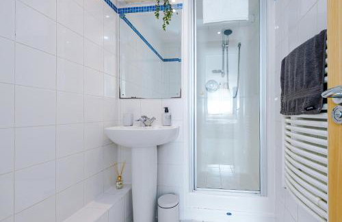 Central Leeds 2BR 2BA, Wi-Fi, Kitchen, Sleeps 5 - Foto 16