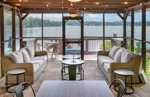 Lakefront Lodge with King Beds and Game Lounge - Foto 11