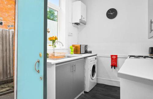 Stylish 3 Bed House - Garden - Parking - Netflix 181TA - Photo 29
