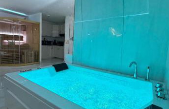 Private suite with jacuzzi sauna and garden - Foto 12