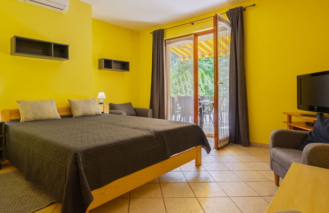 4 bedroom Apartment in Balatonszárszó with garden and terrace - Photo 7