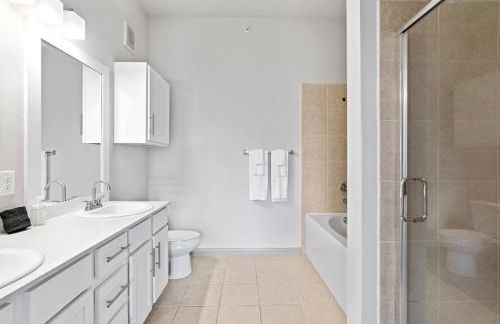 Modern Austin 2BR 2B Apt with Pool Parking & WIFI - Foto 26