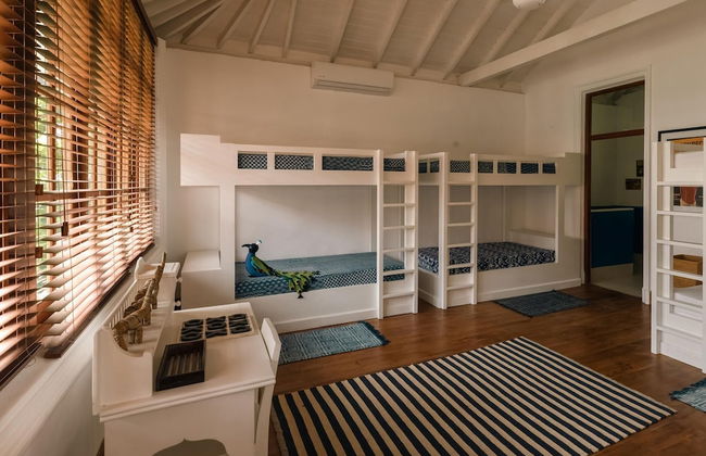 Family Beach Villa Located On An Incredible Beach - Photo 2