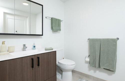 Central Serene Penthouse w King bed GYM Parking - Foto 15