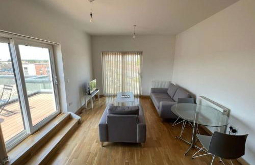 Modern 2 bed flat with balcony - Foto 8